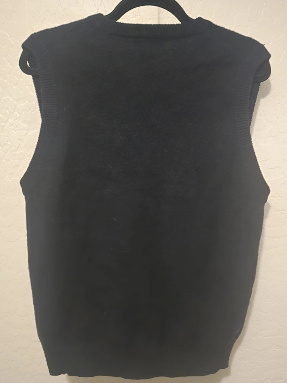 Club Rool Black V-Neck Wool Sweater Vest - Polo Country Club Style, Men's Medium